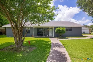 701 Morning Glory Ln, Victoria, TX 77904 - Photo 2