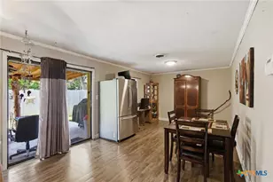 701 Morning Glory Ln, Victoria, TX 77904 - Photo 10