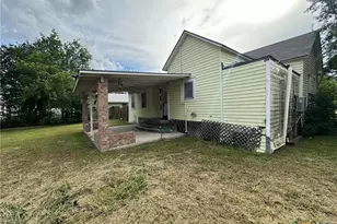 205 S Valley St, Cuero, TX 77954 - Photo 6