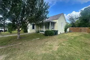 205 S Valley St, Cuero, TX 77954 - Photo 2