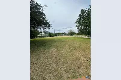 205 S Valley Street, Cuero, TX 77954 - Photo 4
