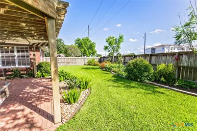 309 Whitechurch Lane, Victoria, TX 77904 - Photo 32