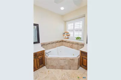 309 Whitechurch Lane, Victoria, TX 77904 - Photo 18