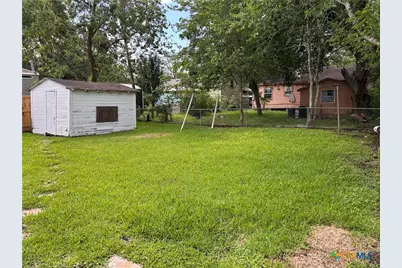 1307 E Mistletoe Avenue, Victoria, TX 77901 - Photo 4