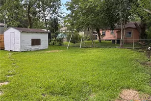 1307 E Mistletoe Ave, Victoria, TX 77901 - Photo 4
