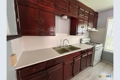 1307 E Mistletoe Avenue, Victoria, TX 77901 - Photo 8