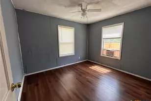 1307 E Mistletoe Ave, Victoria, TX 77901 - Photo 10