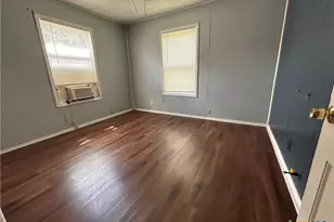 1307 E Mistletoe Ave, Victoria, TX 77901 - Photo 12