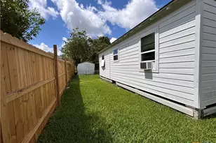 1307 E Mistletoe Ave, Victoria, TX 77901 - Photo 18