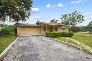 185 Oklahoma Ave, New Braunfels, TX 78130 - Photo 2