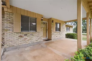 185 Oklahoma Ave, New Braunfels, TX 78130 - Photo 4