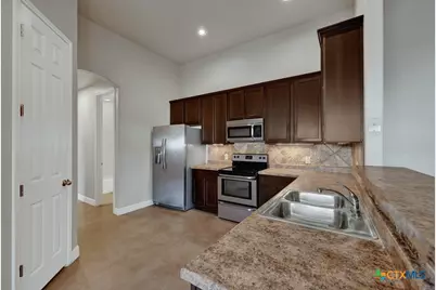 388 E Faust Street, New Braunfels, TX 78130 - Photo 8