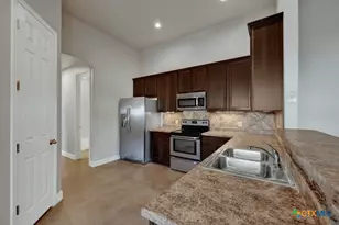 388 E Faust St, New Braunfels, TX 78130 - Photo 8