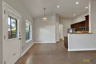 388 E Faust St, New Braunfels, TX 78130 - Photo 6