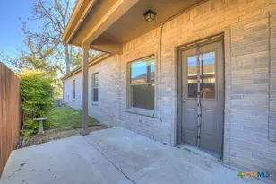 388 E Faust St, New Braunfels, TX 78130 - Photo 18