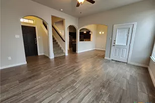 319 Creekside Curve, New Braunfels, TX 78130 - Photo 4