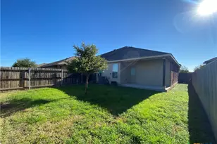 371 Creekside Curve, New Braunfels, TX 78130 - Photo 18