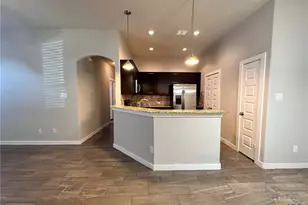 371 Creekside Curve, New Braunfels, TX 78130 - Photo 6