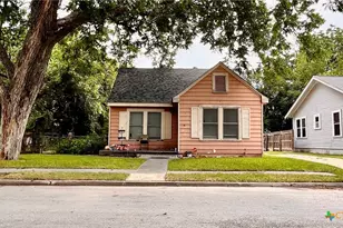 211 W College St, Seguin, TX 78155 - Photo 1