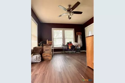 211 W College Street, Seguin, TX 78155 - Photo 4