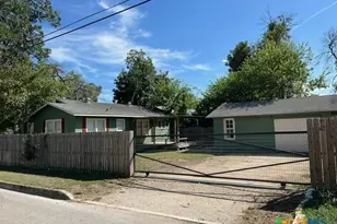 893 Pine St, New Braunfels, TX 78130 - Photo 24