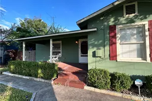 893 Pine St, New Braunfels, TX 78130 - Photo 4