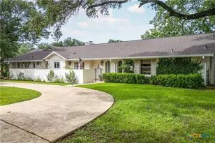 226 Oakwood Blvd, New Braunfels, TX 78130 - Photo 1