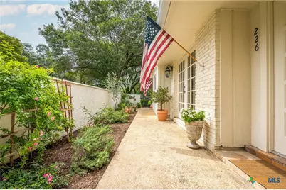 226 Oakwood Boulevard, New Braunfels, TX 78130 - Photo 2
