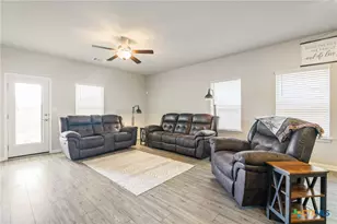 10310 Mager Ln, Hutto, TX 78634 - Photo 12
