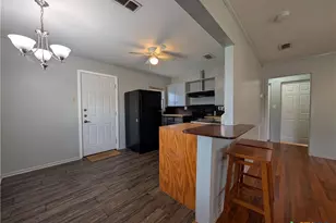 890 Josephine St, New Braunfels, TX 78130 - Photo 2