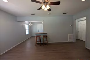 890 Josephine St, New Braunfels, TX 78130 - Photo 2