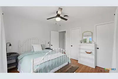 1031 E Walnut Street, Seguin, TX 78155 - Photo 18