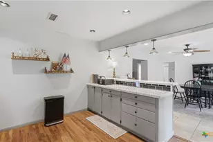 1031 E Walnut St, Seguin, TX 78155 - Photo 16