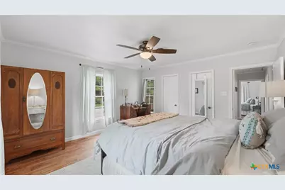 1031 E Walnut Street, Seguin, TX 78155 - Photo 22