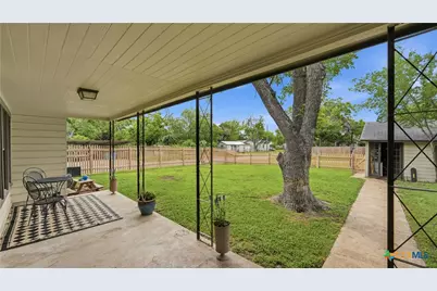 1031 E Walnut Street, Seguin, TX 78155 - Photo 24