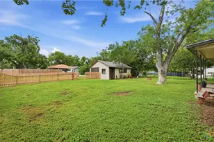 1031 E Walnut St, Seguin, TX 78155 - Photo 26