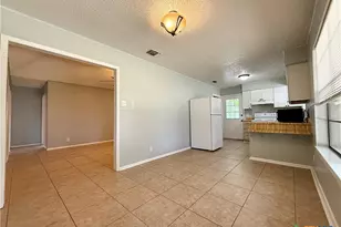 705 Woodcrest Cir, New Braunfels, TX 78130 - Photo 6