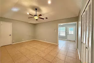 705 Woodcrest Cir, New Braunfels, TX 78130 - Photo 2
