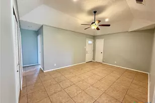 705 Woodcrest Cir, New Braunfels, TX 78130 - Photo 4