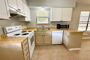 705 Woodcrest Cir, New Braunfels, TX 78130 - Photo 8