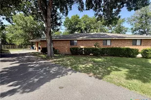 705 Woodcrest Cir, New Braunfels, TX 78130 - Photo 1