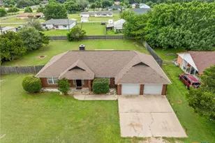 381 Norwood Dr, Woodway, TX 76712 - Photo 2
