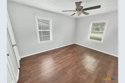 710 E 14th Street, Cameron, TX 76520 - Photo 4