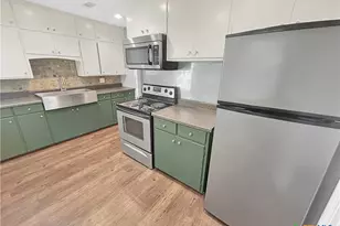 710 E 14th St, Cameron, TX 76520 - Photo 6