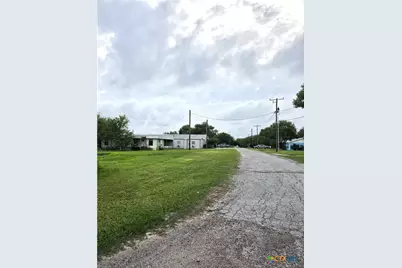 101-105 W Austin Avenue, Seadrift, TX 77983 - Photo 4