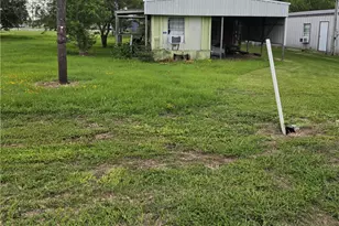 101-105 W Austin Ave, Seadrift, TX 77983 - Photo 1
