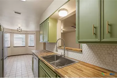 504 Dove, Victoria, TX 77905 - Photo 6