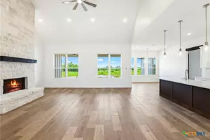 313 Farmhouse Dr, Marion, TX 78124 - Photo 4