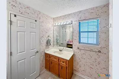 704 S Market Street, Flatonia, TX 78941 - Photo 12