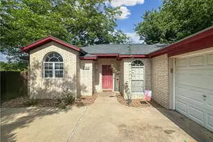 704 S Market St, Flatonia, TX 78941 - Photo 2